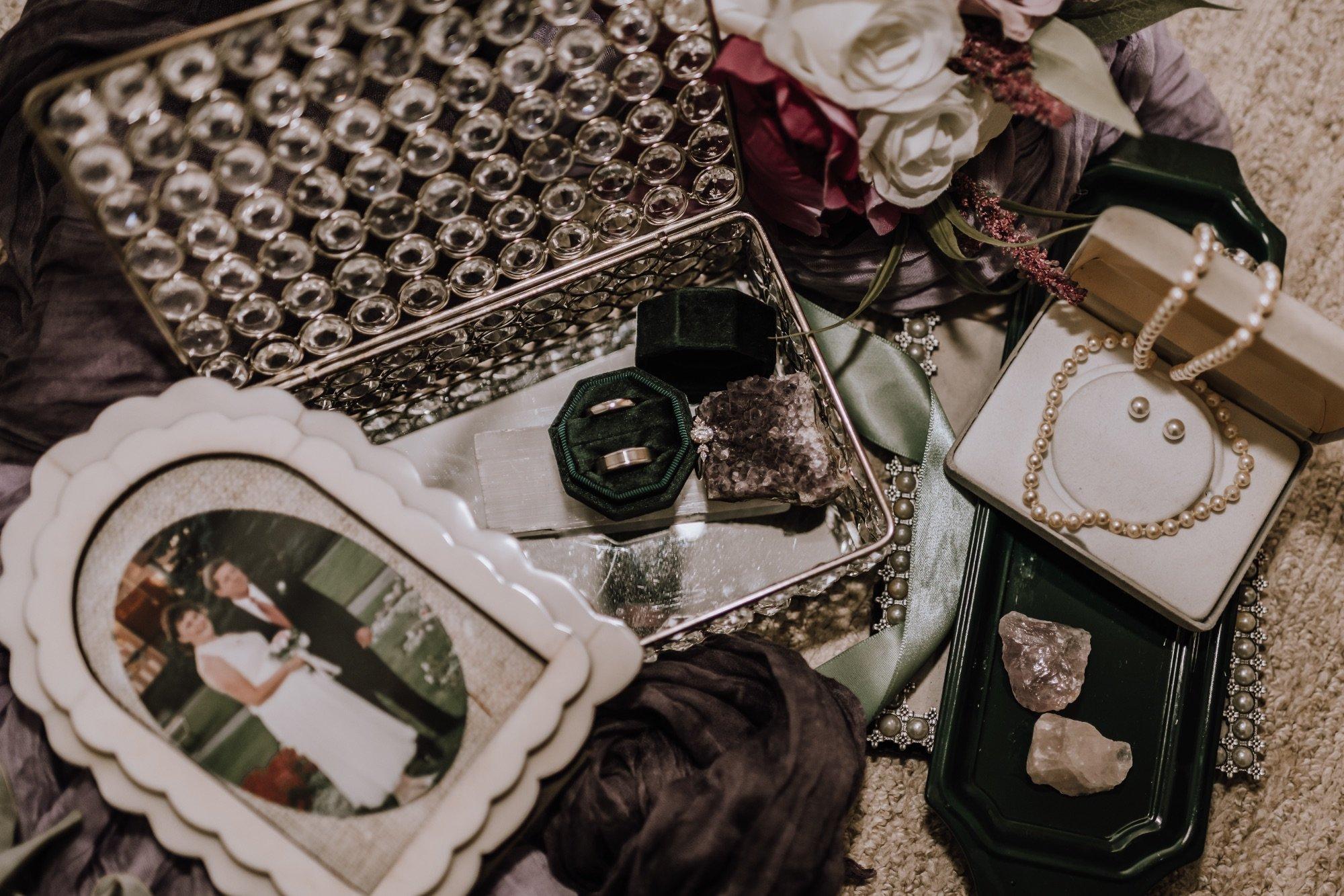 carousel-hero-element image-0