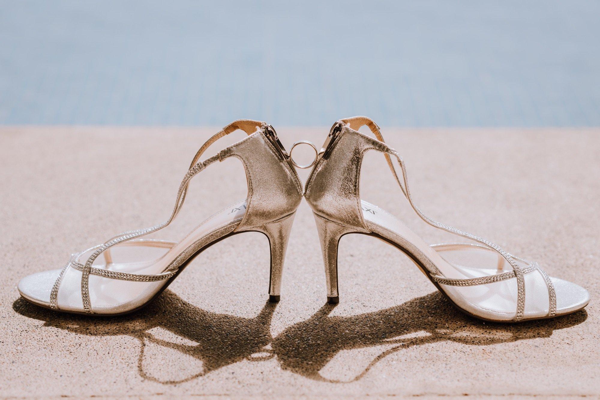 carousel-hero-element image-0